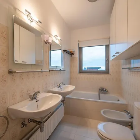 דירה In With Sea Views